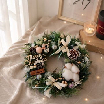 【閒暇人花藝設計】可愛小熊 雪松聖誕花圈 奶杏粉色裝飾 25CM永生聖誕花圈 / 聖誕樹佈置 聖誕節裝飾 聖誕禮物 交換禮物
