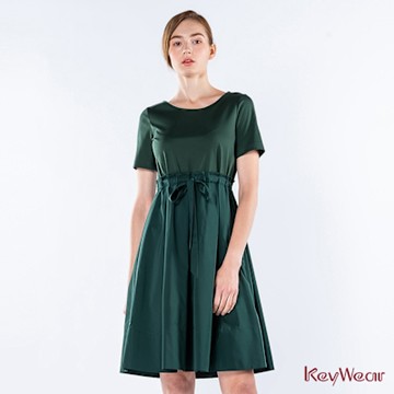 KeyWear奇威名品 輕膚舒適拼接休閒中長版洋裝(共3色)-深綠色