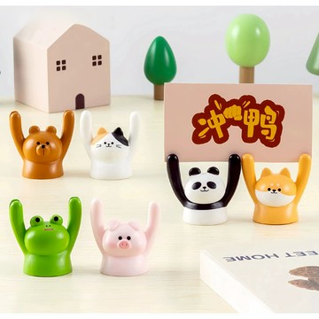 ins風裝飾舉手名片夾、小豬舉牌、留言夾、拍照道具、桌面擺飾、可愛支架、便條夾、拍立得夾、卡片夾、療癒小物拍攝道具