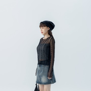QUEENSHOP_S 女裝 長袖 蕾絲透膚木耳邊寬領上衣-黑 S/M 現+預 【01099482】