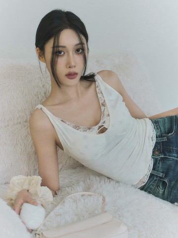 甜度過載的美式少女；拼接扭結小花蕾絲BraTop 兩色