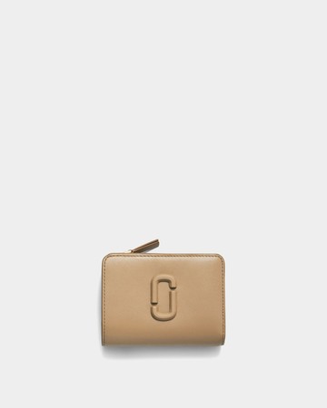【限時5折起】MARC JACOBS 拉鏈素面 LOGO 小型皮夾 駱駝棕 | 台灣唯一總代理