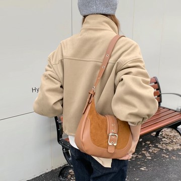 實用2WAY百搭經典扣環馬鞍包 焦糖棕