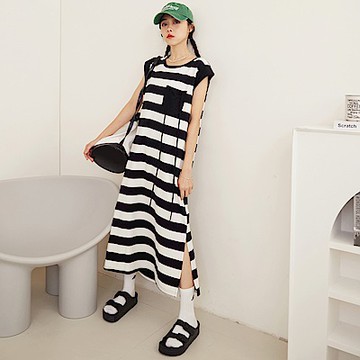 OB嚴選-棉質橫條紋造型抽繩口袋開衩長洋裝