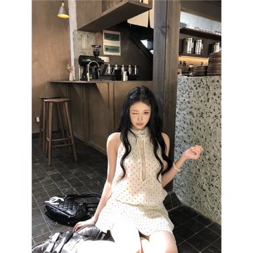 紅人館法式連衣裙女2026新款夏季掛脖波點蕾絲顯瘦收腰小個子裙子