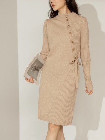 彈力針織高領不對稱排釦洋裝
