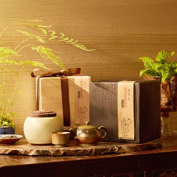 【德傳茶葉茶具禮盒 | 天青】2024手工炭焙凍頂安尚烏龍170g+安達窯團團茶倉(梧桐木盒)-王德傳