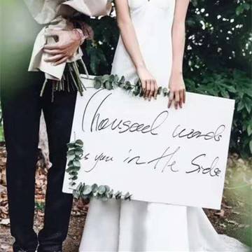 戶外旅拍攝影道具紅黑英文字母牌婚禮拍照擺件街拍時尚情侶手拿板