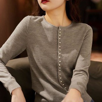 優雅珍珠扣開衫針織毛衣寬松型2025春季圓領長袖羊毛衫上衣外套女
