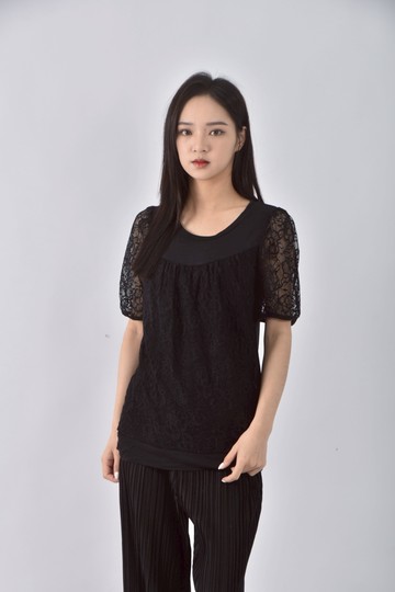(S) lisa lisa圓領黑色短袖上衣