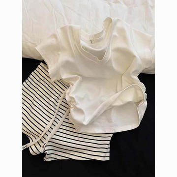 高品質 夏季女生睡衣 涼快居家服 可外出夏季薄款韓版簡約白色V領T恤短袖條紋短褲睡衣女家居服可外穿套裝 短袖睡衣
