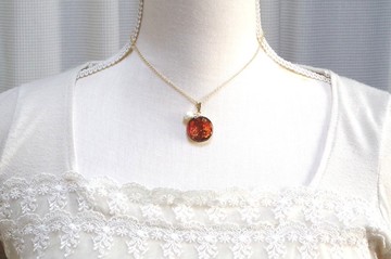 樹脂藝術 玳瑁與淡水珍珠的圓形墜飾