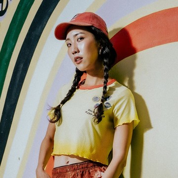 【限時88折】跑步短版短袖上衣【「搖滾路跑」聯名 LIBERTY MUSE CROPPED TEE】 XS