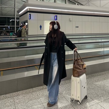 Muun Studio英倫風黑色羊絨綁帶氣場全開質感秋冬大衣+美式復古摺痕水洗落地寬鬆牛仔褲