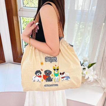 日系刺繡加寬抽繩極輕多用途隨行包 排隊狗 米