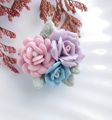 【美國西洋古董飾品】立體樹脂 玫瑰花 粉嫩花團 別針  胸針