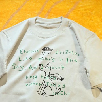 Upch 雨踏著輕快的腳步如期而至。休閑日系簡約t恤男女生情侶短袖