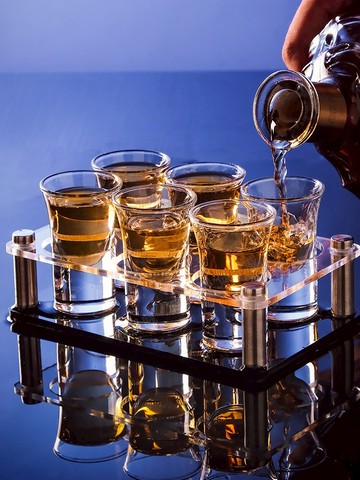 亞克力杯架白酒杯分酒器套裝酒吧子彈杯一口杯架子家用2兩烈酒杯