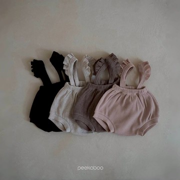 Peekaboo 鬆餅格荷葉邊吊帶短褲【現貨+預購】女寶短褲 寶寶短褲 嬰兒短褲 女童短褲 寶寶衣服 嬰兒衣服 韓國童裝