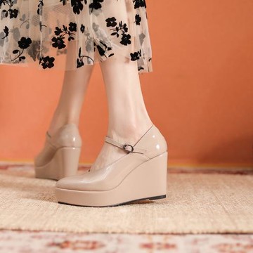 2026早秋漆面松糕厚底尖頭粗跟高跟單鞋女鞋防水臺淺口真皮一字帶