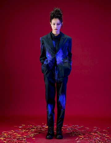 蜂炮炸裂科技藍印花短西裝外套