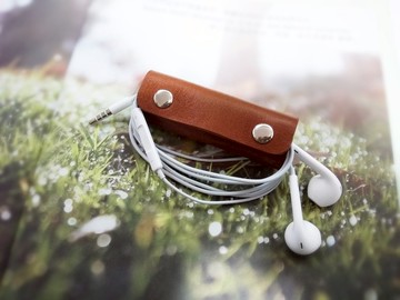 MICO 原創耳機繞線器 附帶手機支架功能 手縫皮革 (自選皮料)