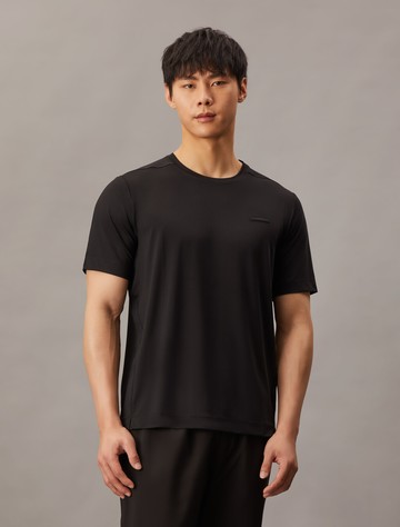 Calvin Klein 基本款輕量 T 恤