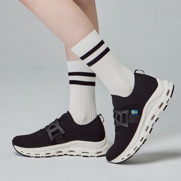 moz瑞典 駝鹿 蒙布朗 飛織 蜂巢彈力鞋(黑)