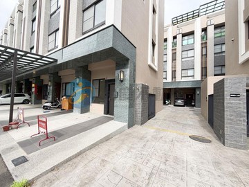 大雅/馨雅馨富全新臨路邊間透天黃金住家店面｜台中市大雅區樹德街