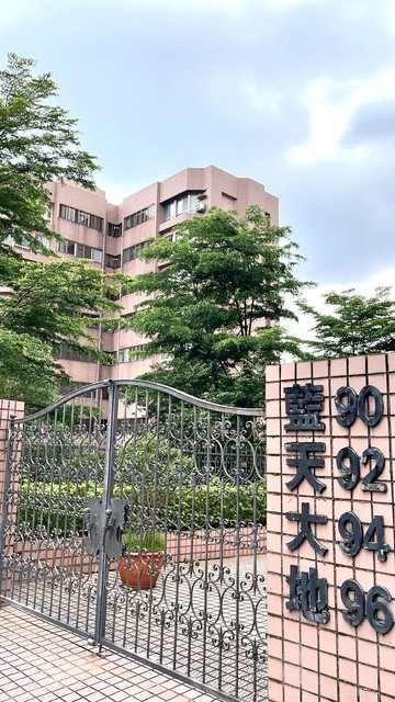 『藍天大地景觀大三房車』中信姿姿｜新北市新店區新坡一街