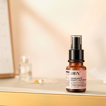【HBN】α-熊果苷光透煥白精萃水-特證版 噴頭款 30ml (發光水)/美白/維生素C/熊果素/發光水/溫和/淡紋/提亮/抗氧化/去黃/保濕/修 禮物 情人節 聖誕節 交換禮物 送禮 新春禮盒 禮盒