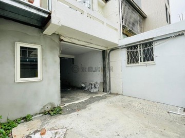 西區國美館特區前院雙車網美文青住二透店｜台中市西區五權西五街