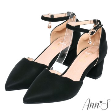 Ann’S花邊甜心-波浪剪裁閃亮單鑽吊飾繞踝粗跟尖頭鞋-黑