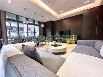 C55河畔櫻花四房車｜新北市汐止區新台五路一段