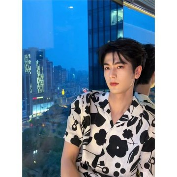 張凌赫同款白色翻領單排扣碎花印花襯衫休閑寬松百搭韓版短袖襯衣