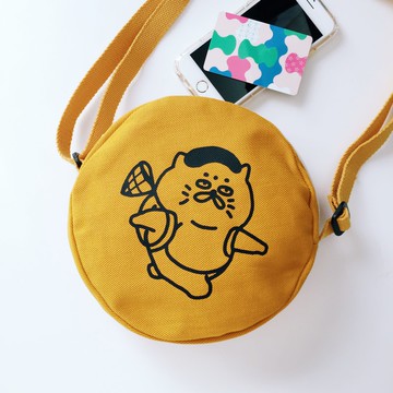 芥黃色郊遊五郎－斜背圓揹包 帆布包  側背包