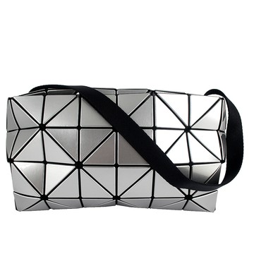 Issey Miyake BAOBAO 銀方格立體4x6斜背包