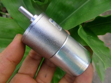520直流減速電機  大扭力  金屬減速齒輪 慢轉速  24V5轉  DIY
