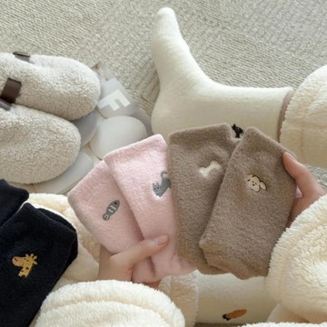 可愛卡通刺繡襪子 中筒襪 月子襪  女毛絨保暖襪 加厚襪 長筒襪  少女睡眠地闆中筒襪毛毛月子襪