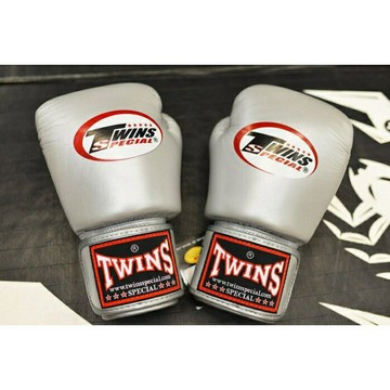 『VENUM旗艦館』Twins泰國 手工真皮16oz拳擊手套-銀色~Everlast Top Kings拳擊參考