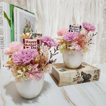 【OSTARA FLORIST 奧斯塔拉花藝】康乃馨桌花(香氛)(母親節、康乃馨、永生花、乾燥花、罩鐘、禮物、花禮)