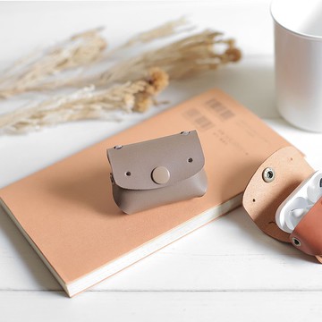 常見的Goody Bro 淺灰真皮革手工 AirPods Pro &2 保護套