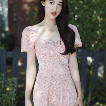 法式復古泡泡袖方領粉色初戀系別致碎花連衣裙女2022新款高級感夏