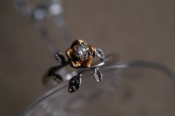 R106 18K金配0.2Ct鑽石玫瑰花戒指