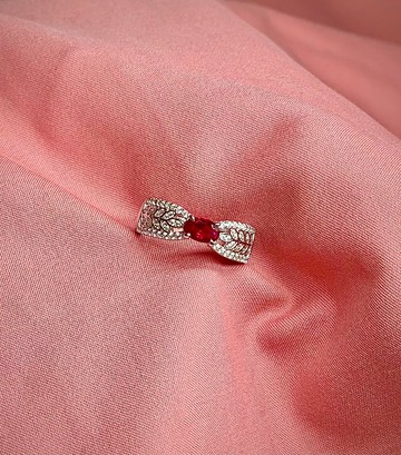 0.50ct Oval Ruby 戒指/ 925純銀鍍18K白金/ 合成紅寶/ 方晶鋯石