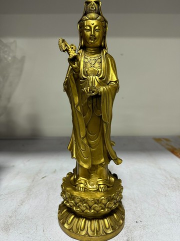 祥獅正品，黃銅觀音，重2公斤，高31，底座10.5，