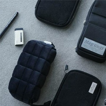 國譽黑色系MAGCRITZ可站立手機筆袋枕枕包燒餅包大容量多功能筆袋
