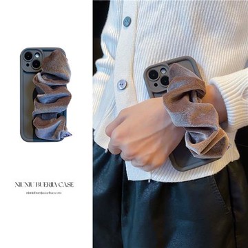 秋冬咖色天鵝絨布松緊腕帶適用iphone14promax手機殼蘋果15防摔硅膠13褶皺彈力17大腸帶12/11簡約16毛絨8plus