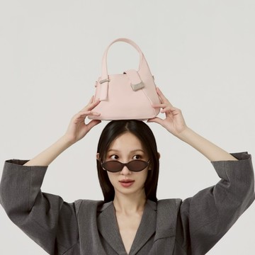 KlassiC. niceynook 包袋支線 - CREME迷你熨斗包 可拆式調節背帶設計，手提／肩背自由切換