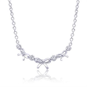 【Aguchi 亞古奇】奇雅系列‧蝴蝶結-經典水鑽銀項鍊飾品(日本製)